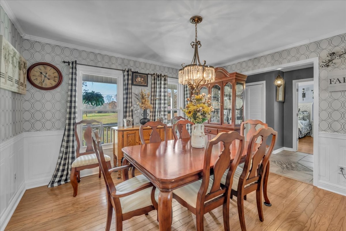 3404 Awalt Road Tullahoma, TN 37388 - Photo 17 of 84 a dining room with furniture and window