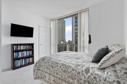 $1,375,000 | 21 East Huron Street, Unit 2803, Chicago, IL 60611