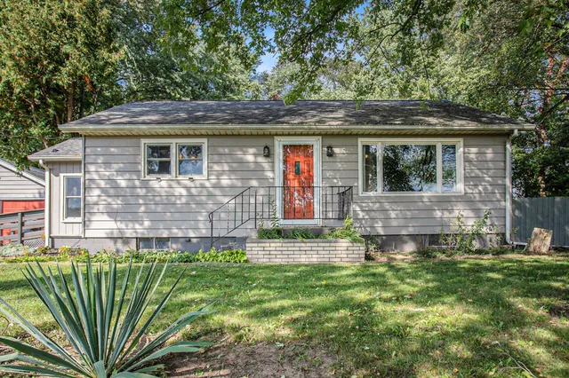 $215,000 | 32780 Highway 43, Paw Paw, MI 49079