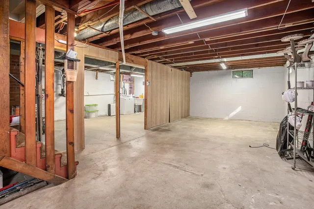 $215,000 | 32780 Highway 43, Paw Paw, MI 49079