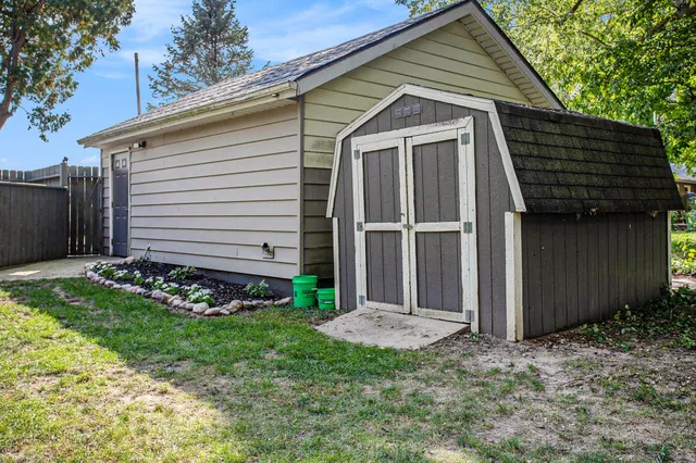 $215,000 | 32780 Highway 43, Paw Paw, MI 49079