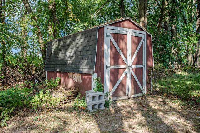 $215,000 | 32780 Highway 43, Paw Paw, MI 49079