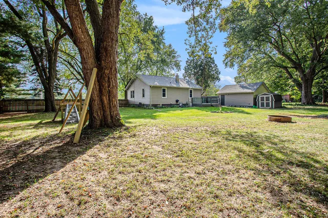 $215,000 | 32780 Highway 43, Paw Paw, MI 49079