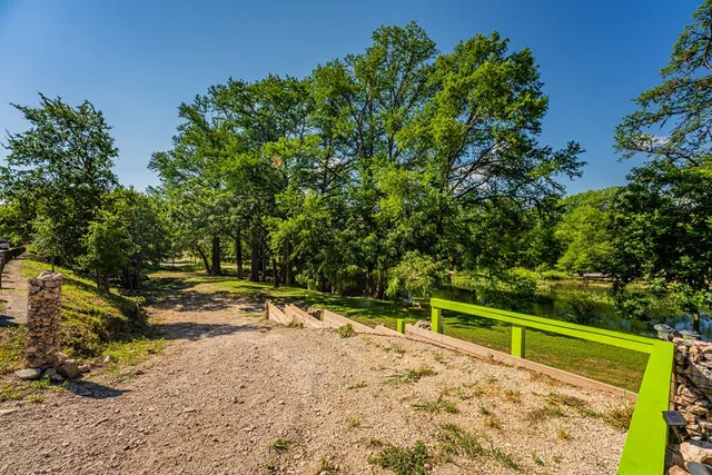 $1,200 | 1086-4 Highway 39, Ingram, TX 78025