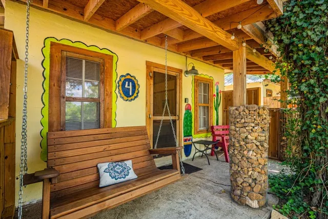 a view of entryway front of house