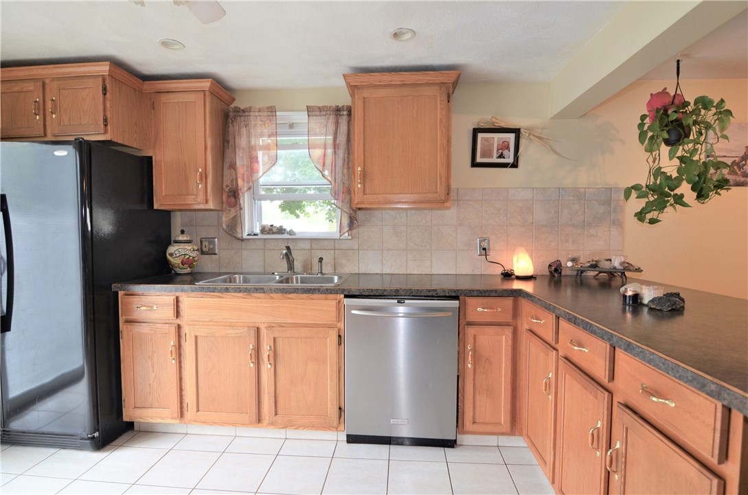 60 Inman Avenue Warwick, RI 02886 - Photo 3 of 29 Gallery Image 3