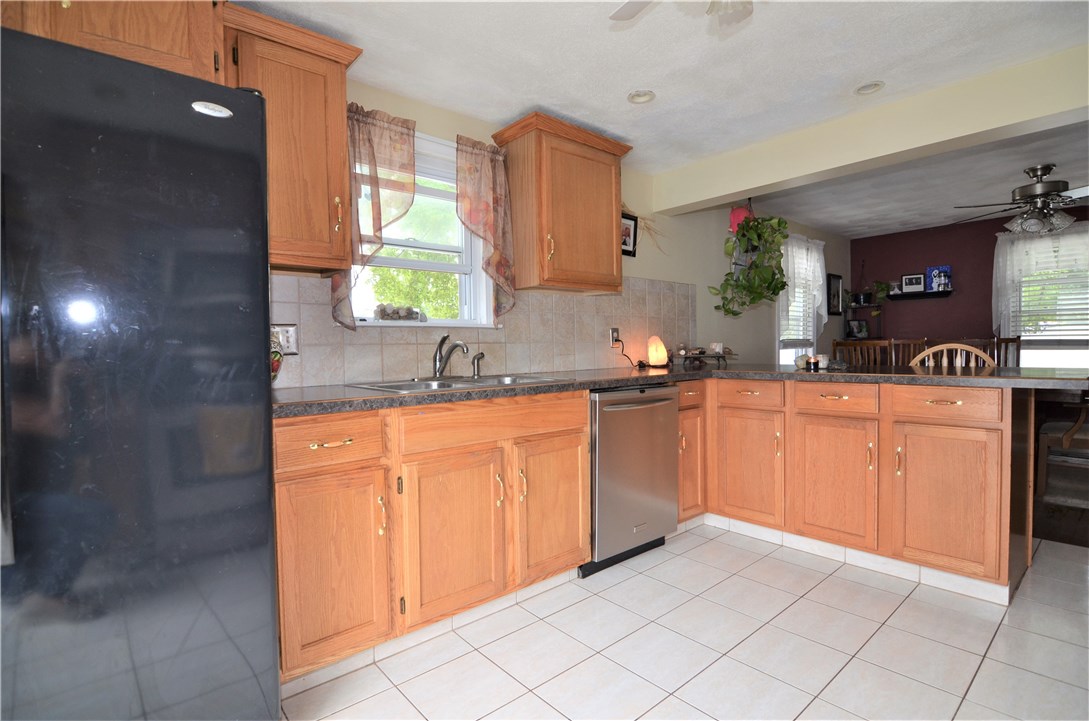 60 Inman Avenue Warwick, RI 02886 - Photo 4 of 29 Gallery Image 4