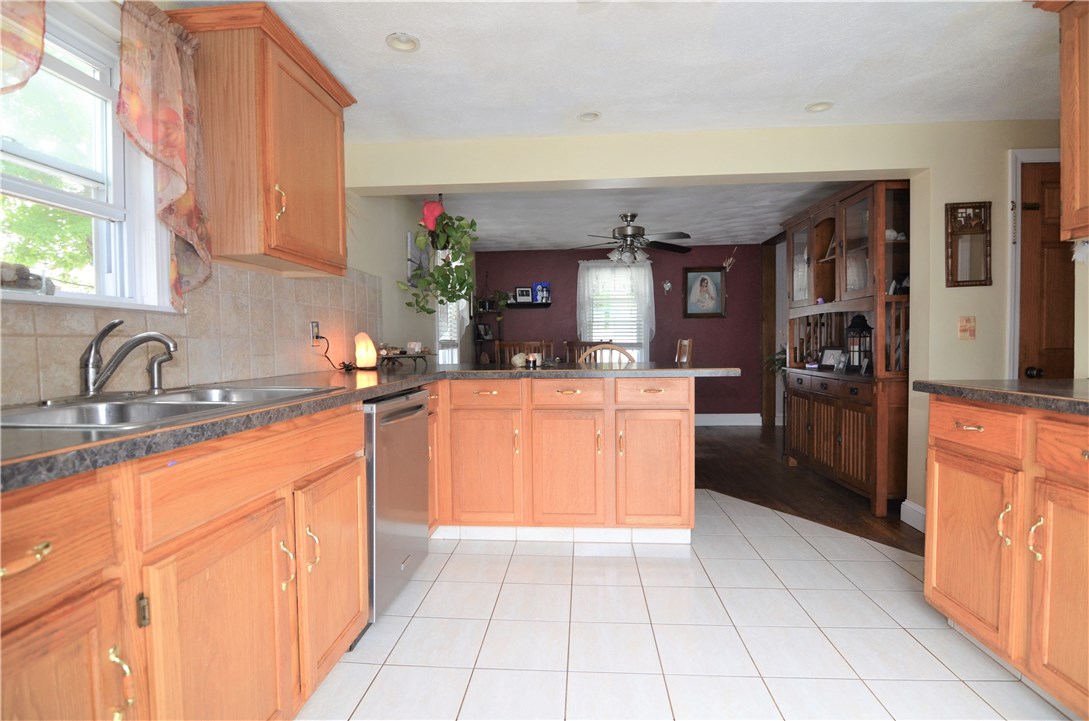 60 Inman Avenue Warwick, RI 02886 - Photo 5 of 29 Gallery Image 5