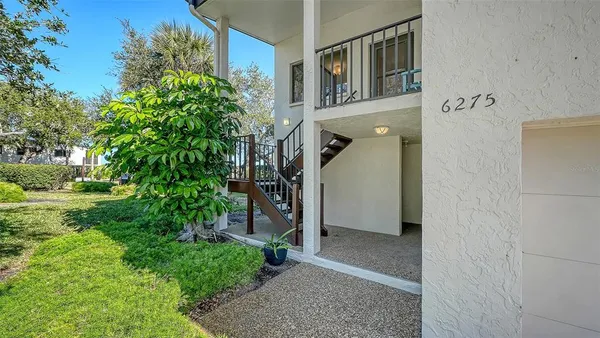 a view of an entryway of house