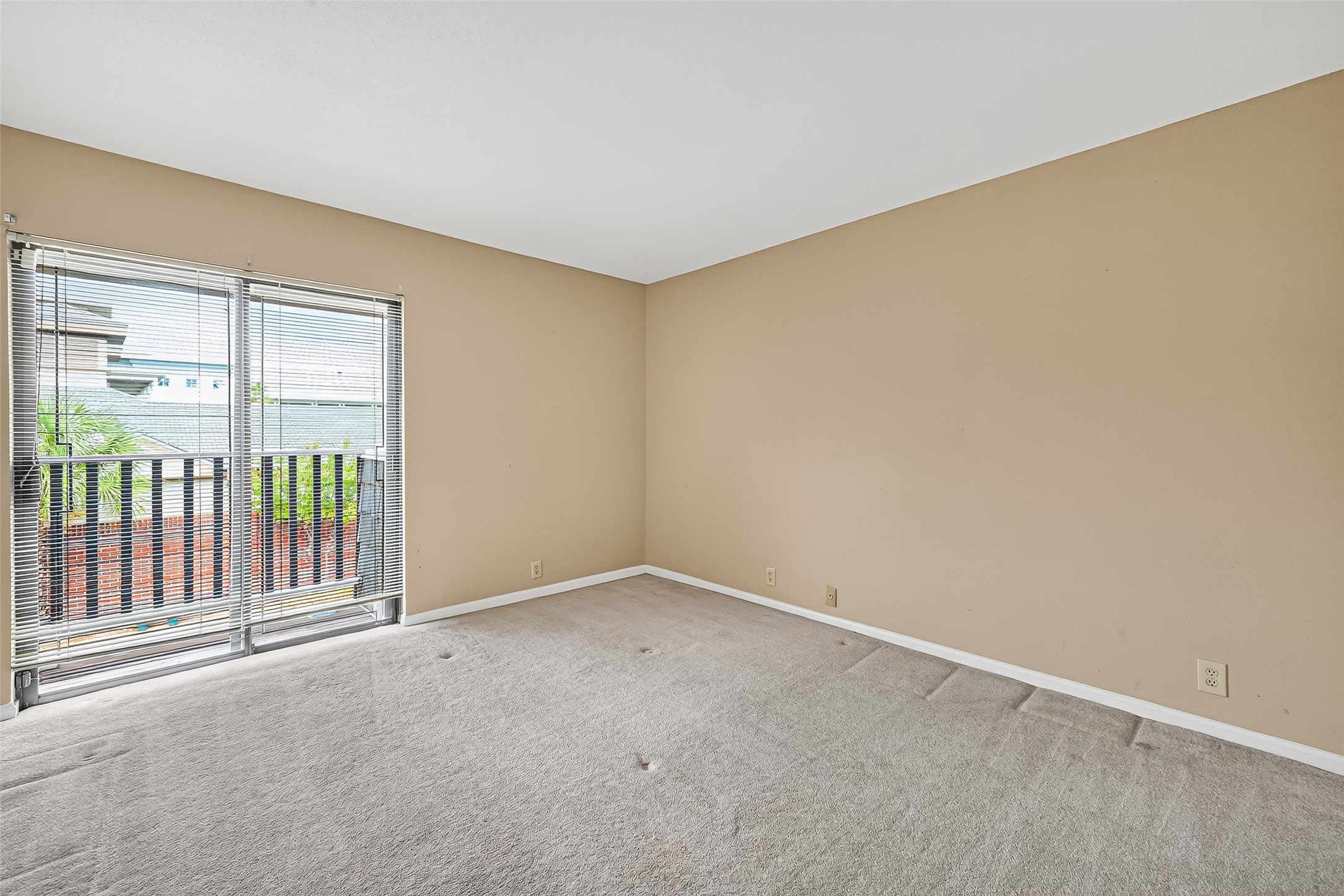 2829 Timmons Lane, Unit 176 Houston, TX 77027 - Photo 23 of 34 a view of an empty room with a window
