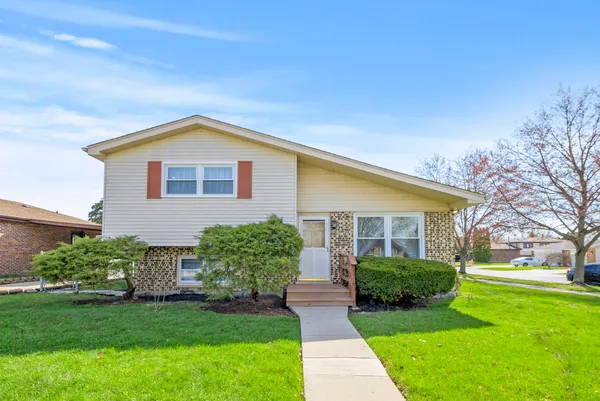 $2,850 | 18031 65th Avenue, Tinley Park, IL 60477