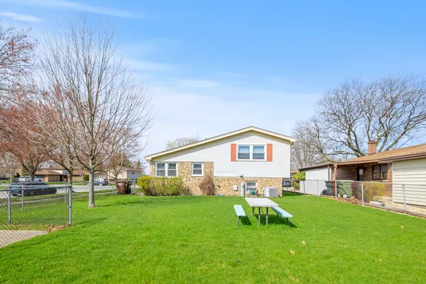 $2,850 | 18031 65th Avenue, Tinley Park, IL 60477
