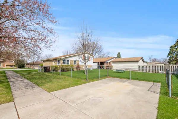$2,850 | 18031 65th Avenue, Tinley Park, IL 60477