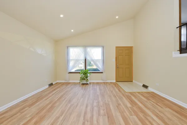$2,850 | 18031 65th Avenue, Tinley Park, IL 60477