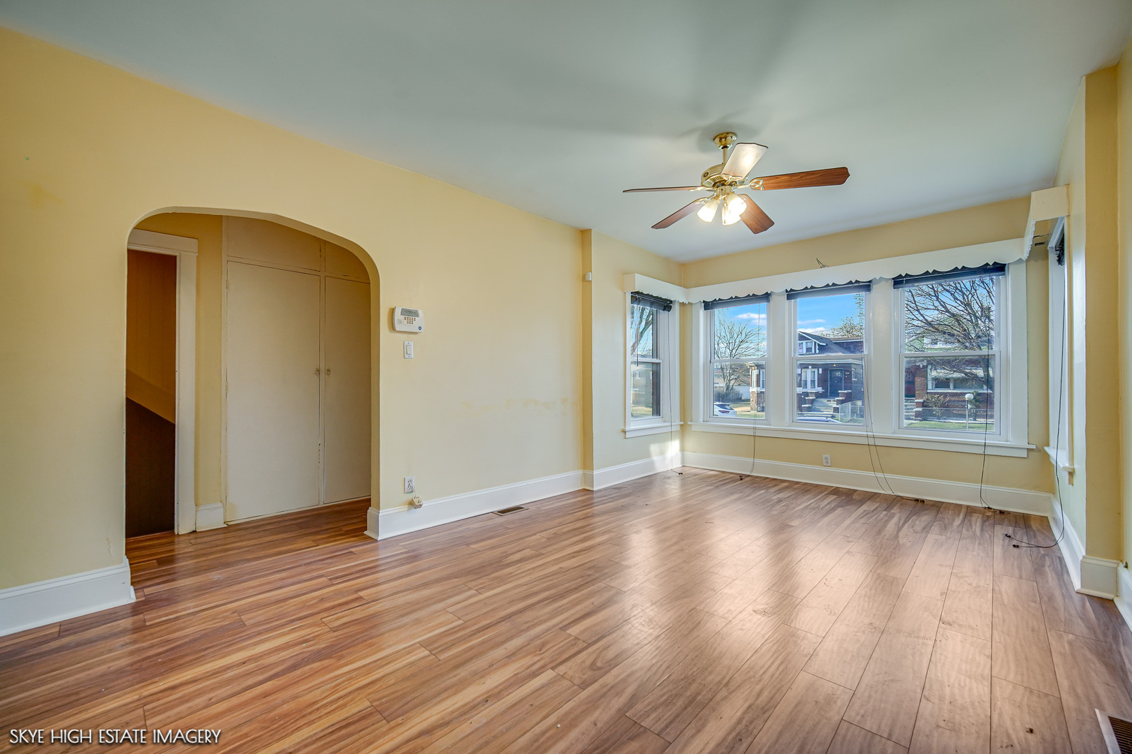 9323 South Rhodes Avenue Chicago, IL 60619 - Photo 4 of 27