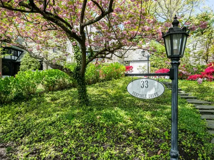 $1,928,000 | 33 Deepdale Drive, Great Neck, NY 11021