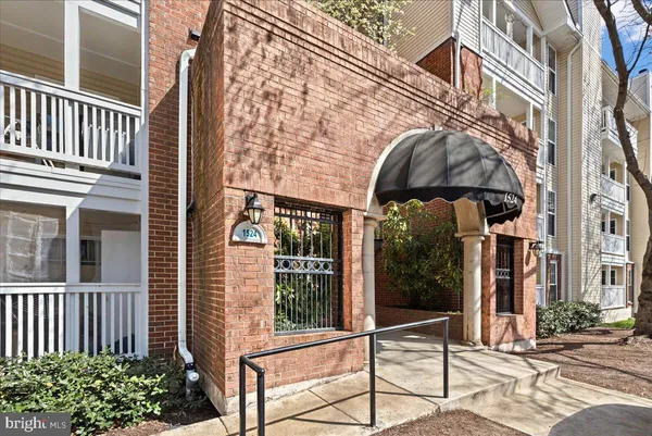 $1,900 | 1524 Lincoln Way, Unit 325, McLean, VA 22102