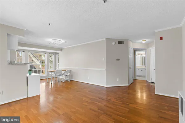 $1,900 | 1524 Lincoln Way, Unit 325, McLean, VA 22102