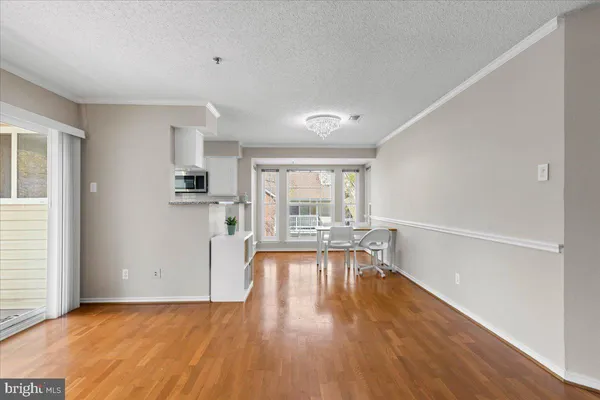 $1,900 | 1524 Lincoln Way, Unit 325, McLean, VA 22102