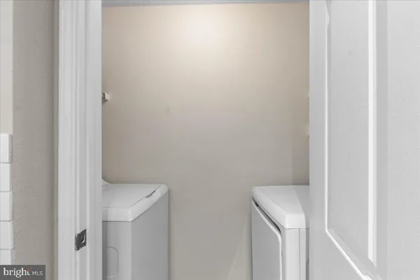 $1,900 | 1524 Lincoln Way, Unit 325, McLean, VA 22102