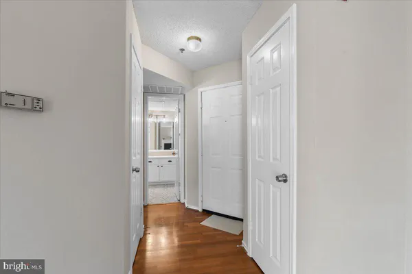 $1,900 | 1524 Lincoln Way, Unit 325, McLean, VA 22102