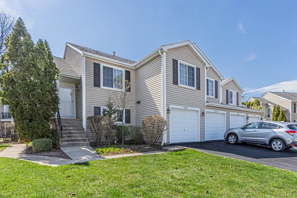 $259,900 | 2031 Windemere Circle, Schaumburg, IL 60169