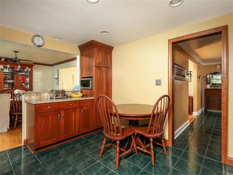 565 Trotwood Ridge Road Pittsburgh, PA 15241 - Photo 10 of 24 Eat in area of the kitchen