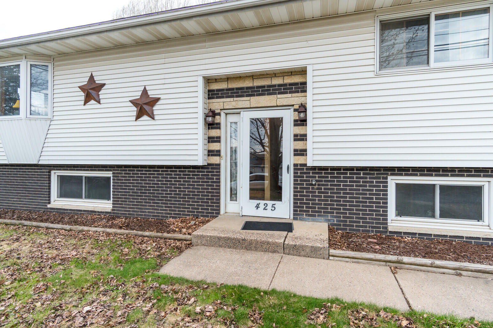 425 Church Street Holmen, WI 54636 - Photo 2 of 36 03_425ChurchSt_Exterior3_mls