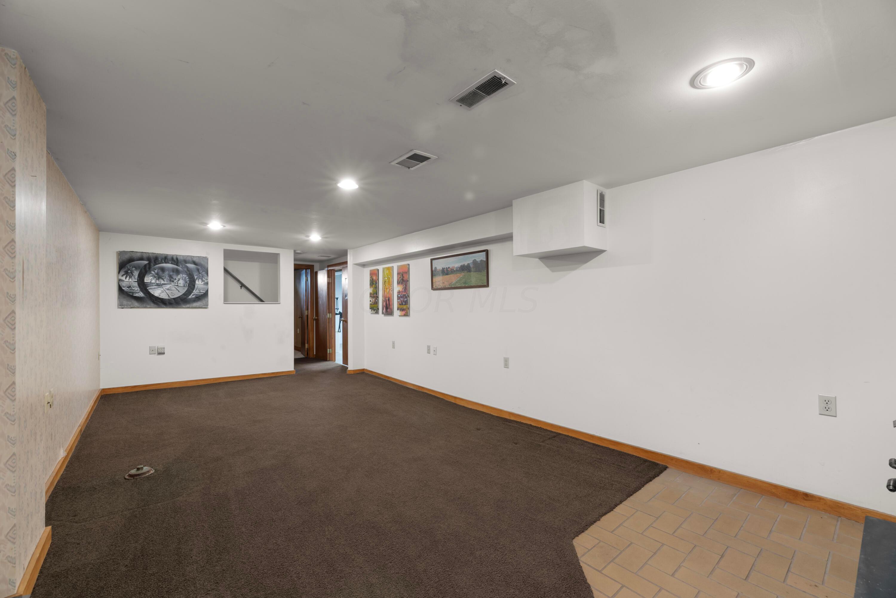 5309 Stock Road Columbus, OH 43229 - Photo 28 of 40 MAR_3121