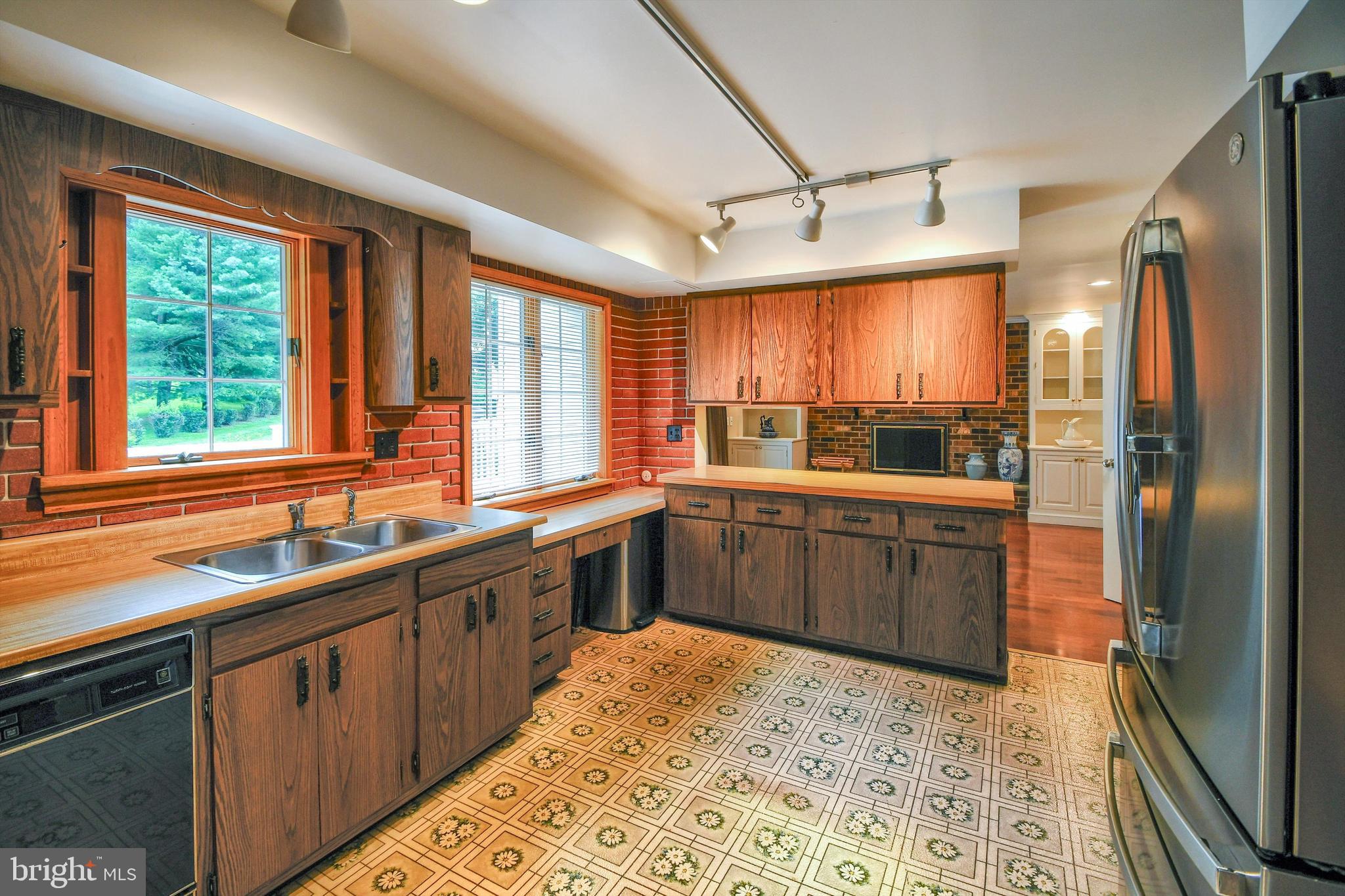240 Biddle Drive Exton, PA 19341 - Photo 8 of 30 Eat In Kitchen