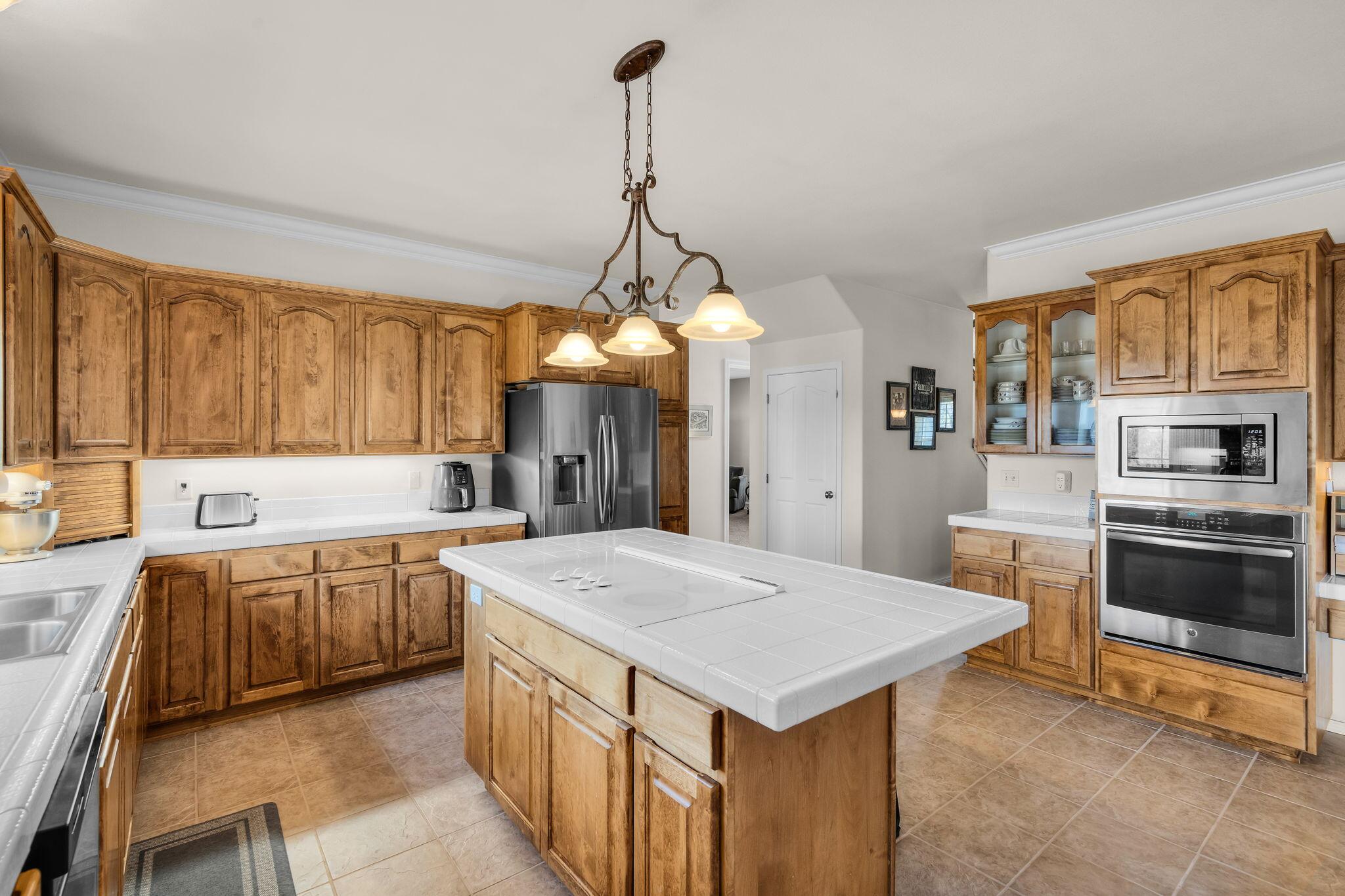 505 Southeast Rancho Lane Madras, OR 97741 - Photo 12 of 72 Kitchen