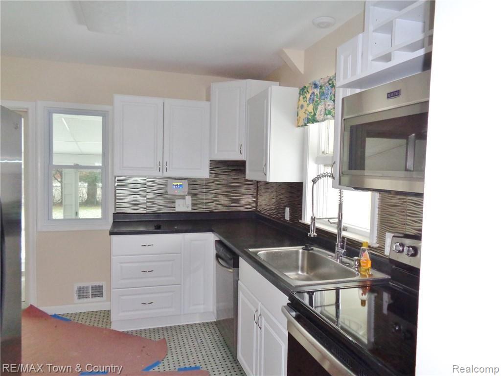 3007 Miller Road Flint, MI 48503 - Photo 2 of 40 DSC00714.JPG