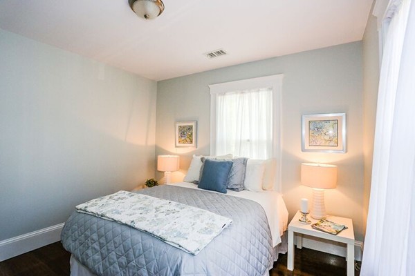 40 Pilgrim Road Marblehead, MA 01945 - Photo 11 of 27