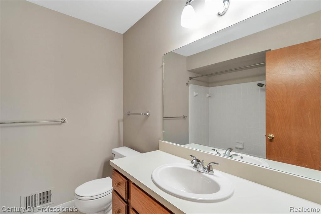 1605 Crestline Lane Rochester Hills, MI 48307 - Photo 28 of 43