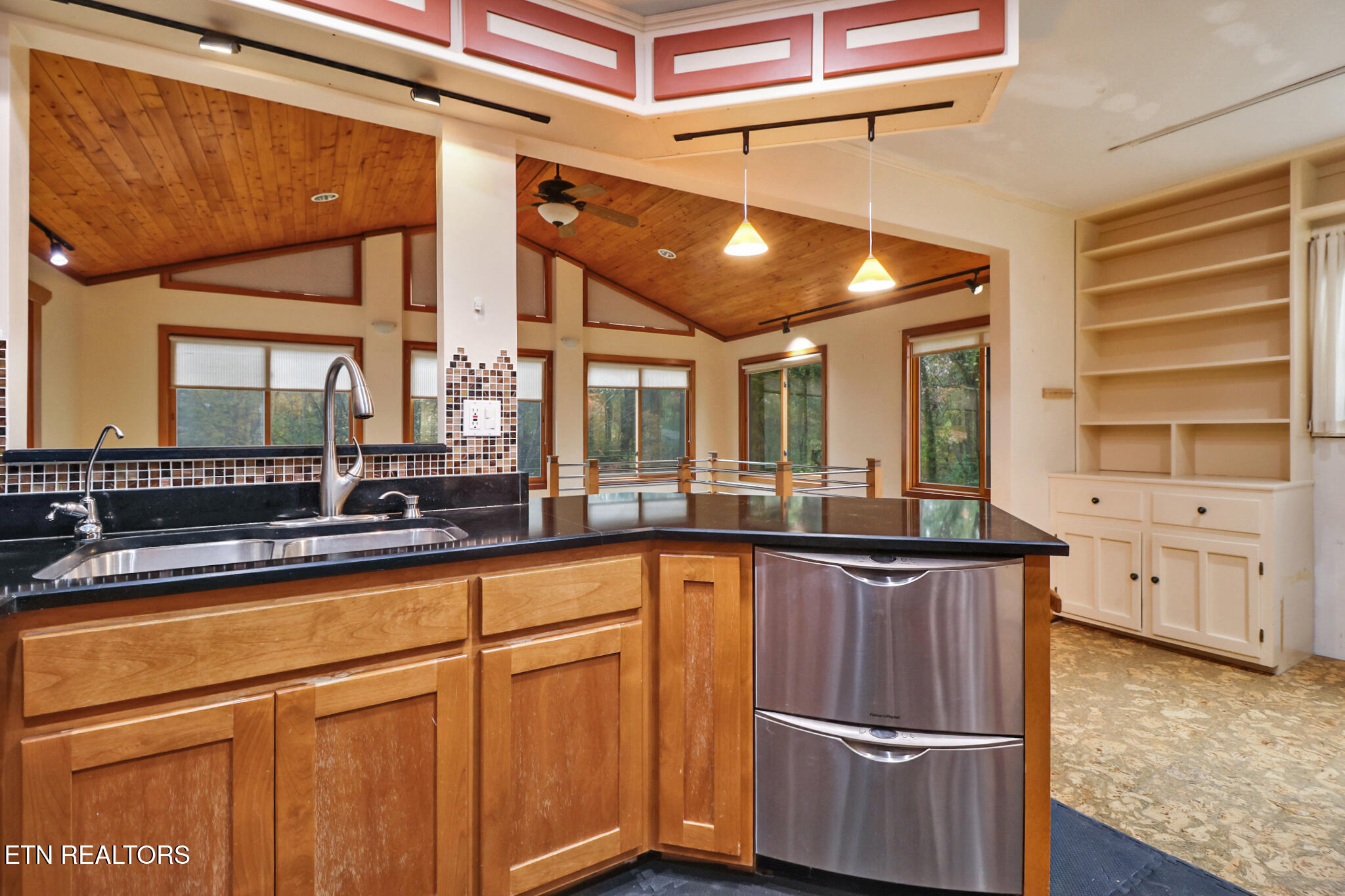 109 Wakefield Road Oak Ridge, TN 37830 - Photo 12 of 35 W-kitchen