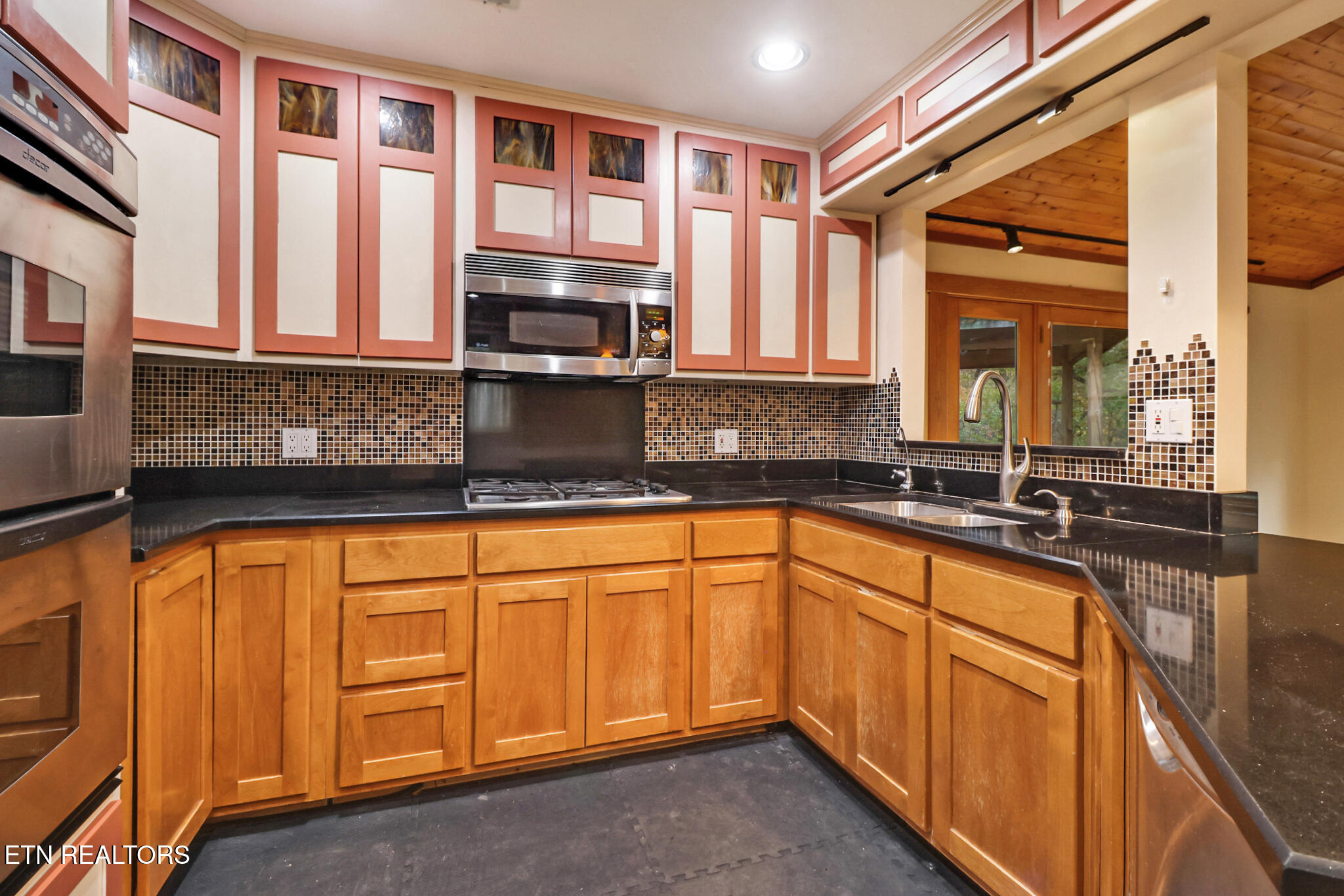 109 Wakefield Road Oak Ridge, TN 37830 - Photo 13 of 35 W-kitchen2