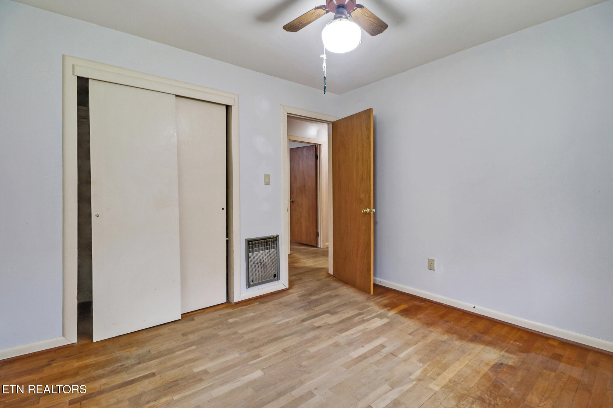 109 Wakefield Road Oak Ridge, TN 37830 - Photo 15 of 35 W-bed 2.2