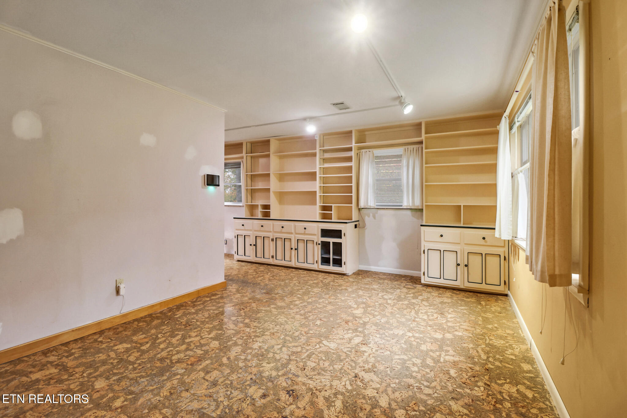 109 Wakefield Road Oak Ridge, TN 37830 - Photo 6 of 35 W-lr