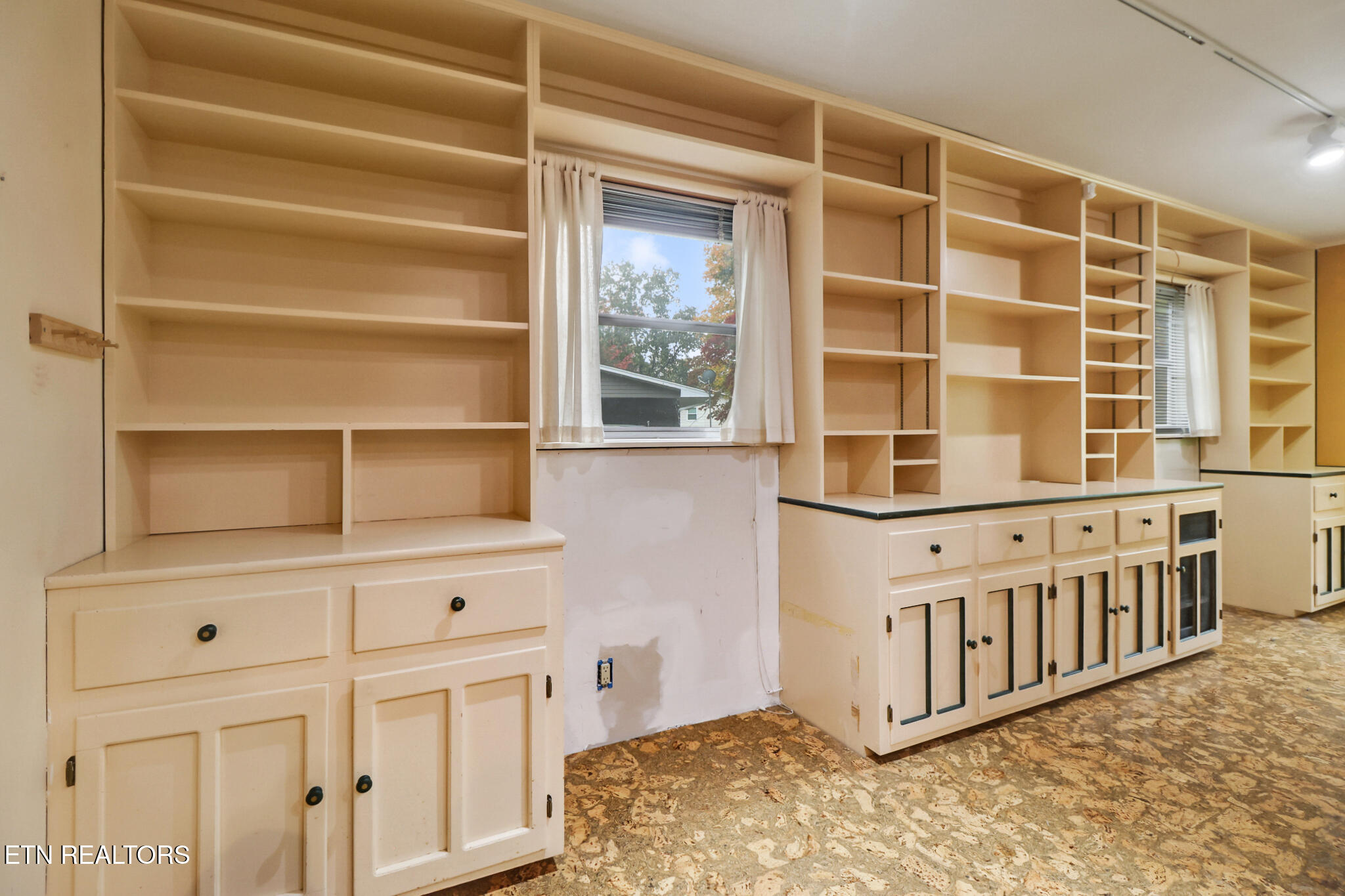 109 Wakefield Road Oak Ridge, TN 37830 - Photo 7 of 35 W-lr22