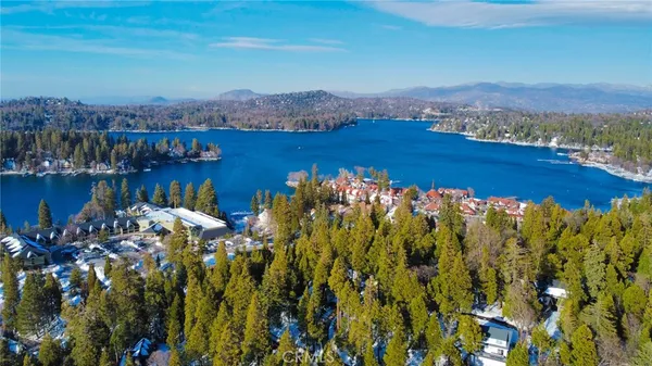 $2,900 | 233 Corona Circle, Lake Arrowhead, CA 92352