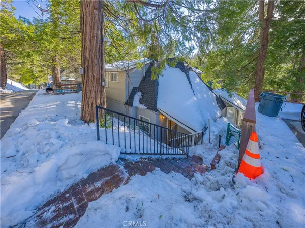 $2,900 | 233 Corona Circle, Lake Arrowhead, CA 92352