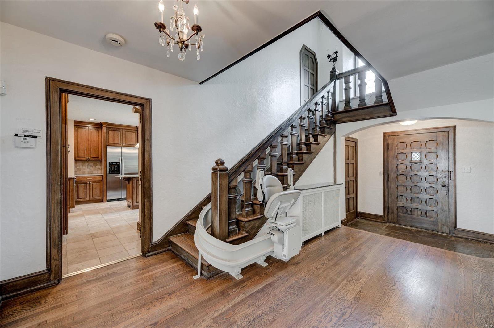 39 Ridgetop Drive St. Louis, MO 63117 - Photo 2 of 21 Gallery Image 2