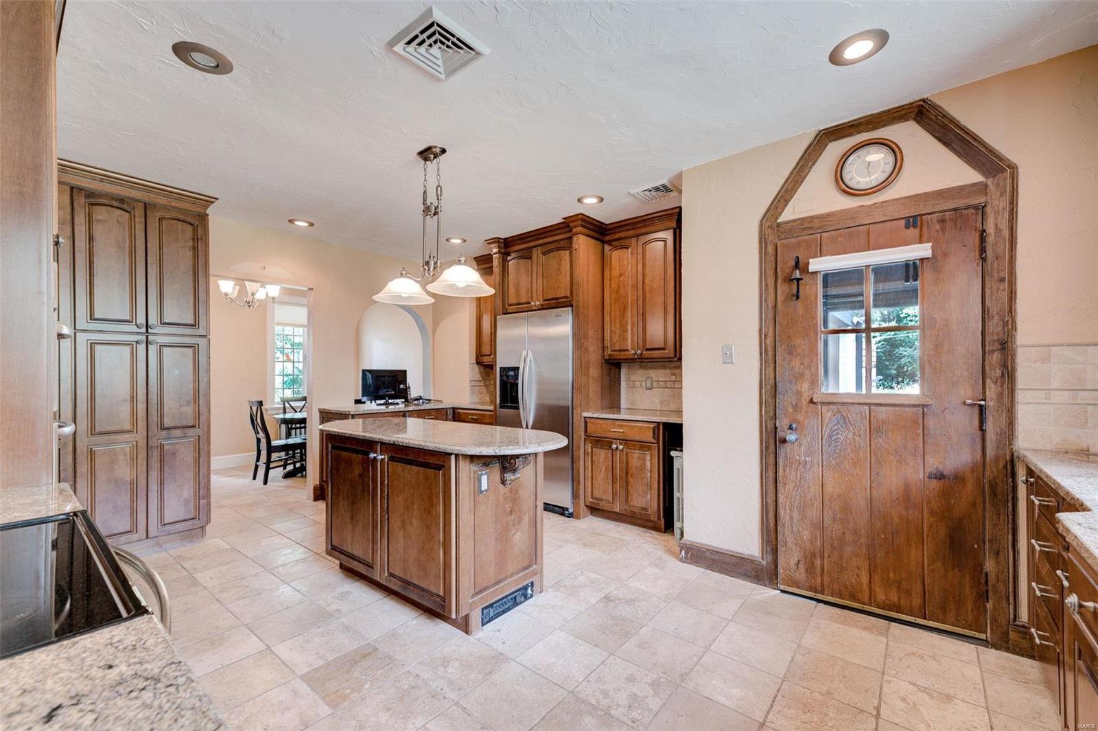 39 Ridgetop Drive St. Louis, MO 63117 - Photo 8 of 21 Gallery Image 8