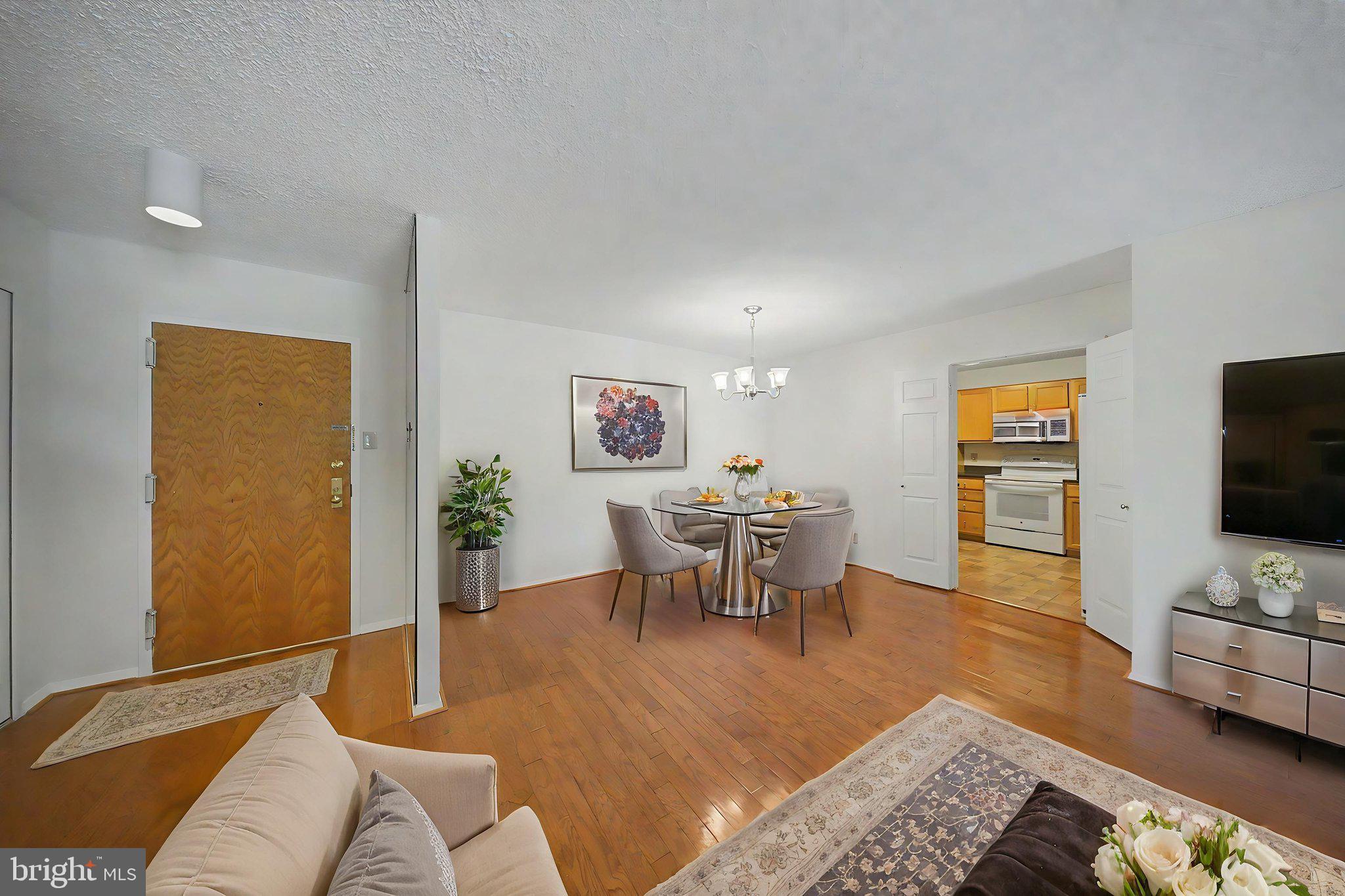 1800 Old Meadow Road, Unit 920 McLean, VA 22102 - Photo 2 of 18 Dining Area