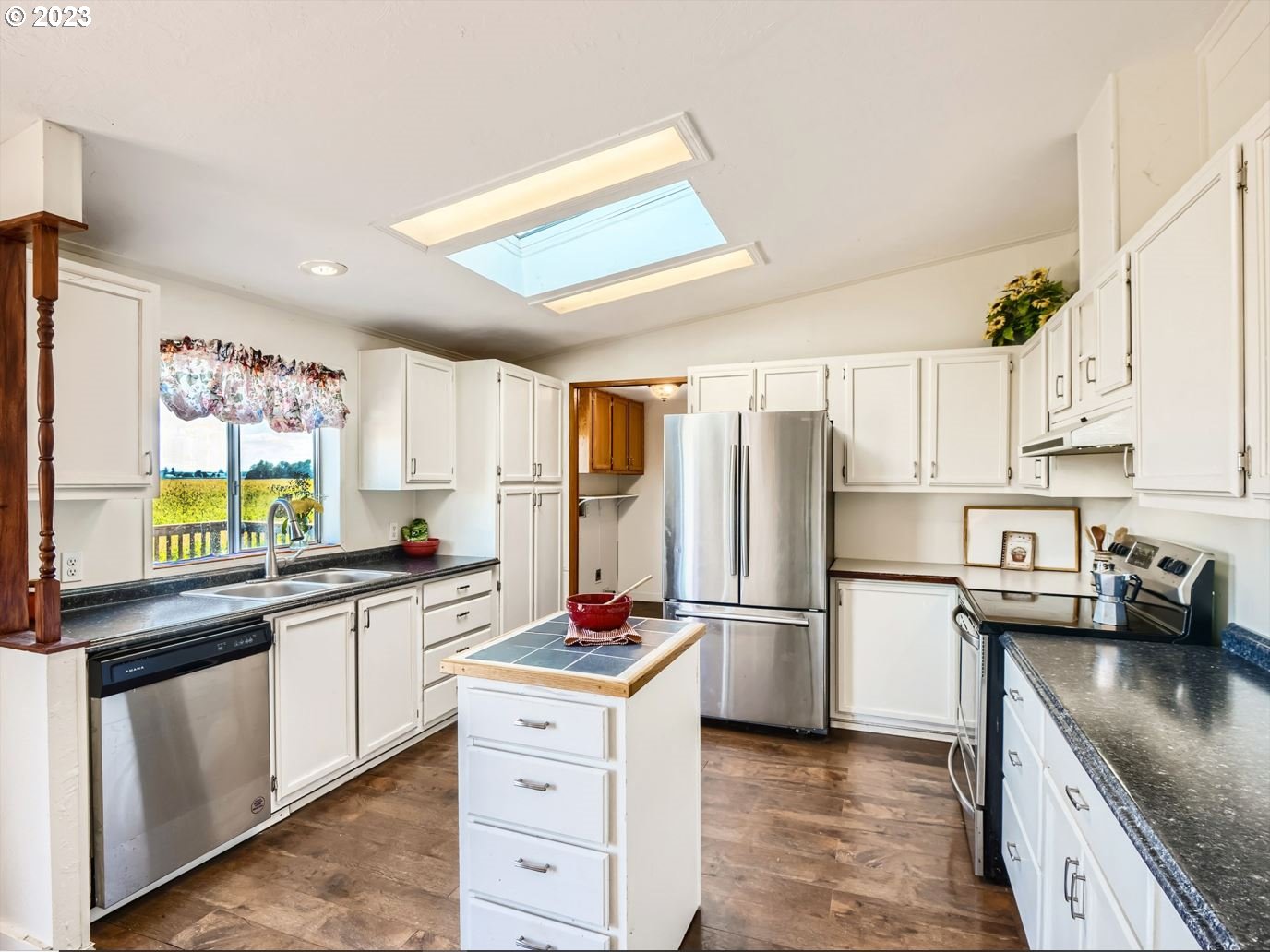 22704 Northwest Reeder Road Portland, OR 97231 - Photo 14 of 32