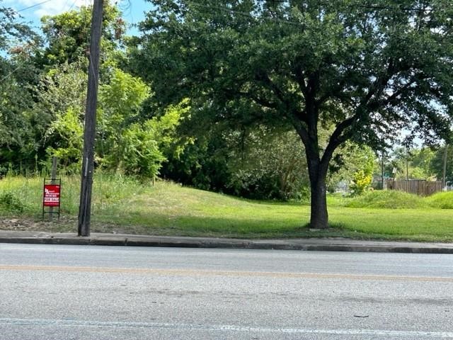 7508 Navigation Houston, TX 77012 - Photo 2 of 4 a view of park