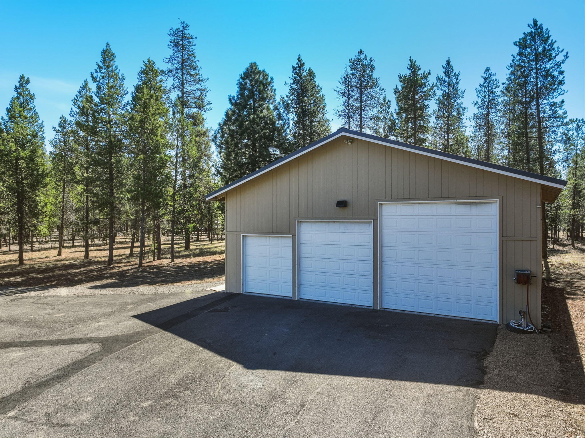 52220 Dorrance Meadow Road La Pine, OR 97739 - Photo 48 of 56 3-bay shop
