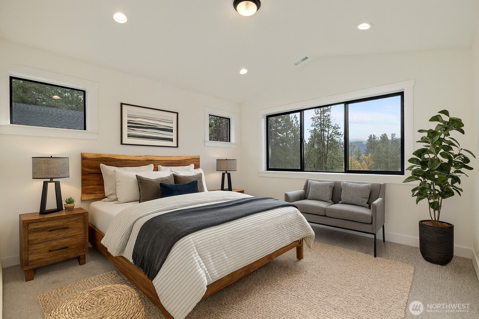 405 Outfitter Place Cle Elum, WA 98922 - Photo 14 of 30 a bedroom with a large bed and a couch