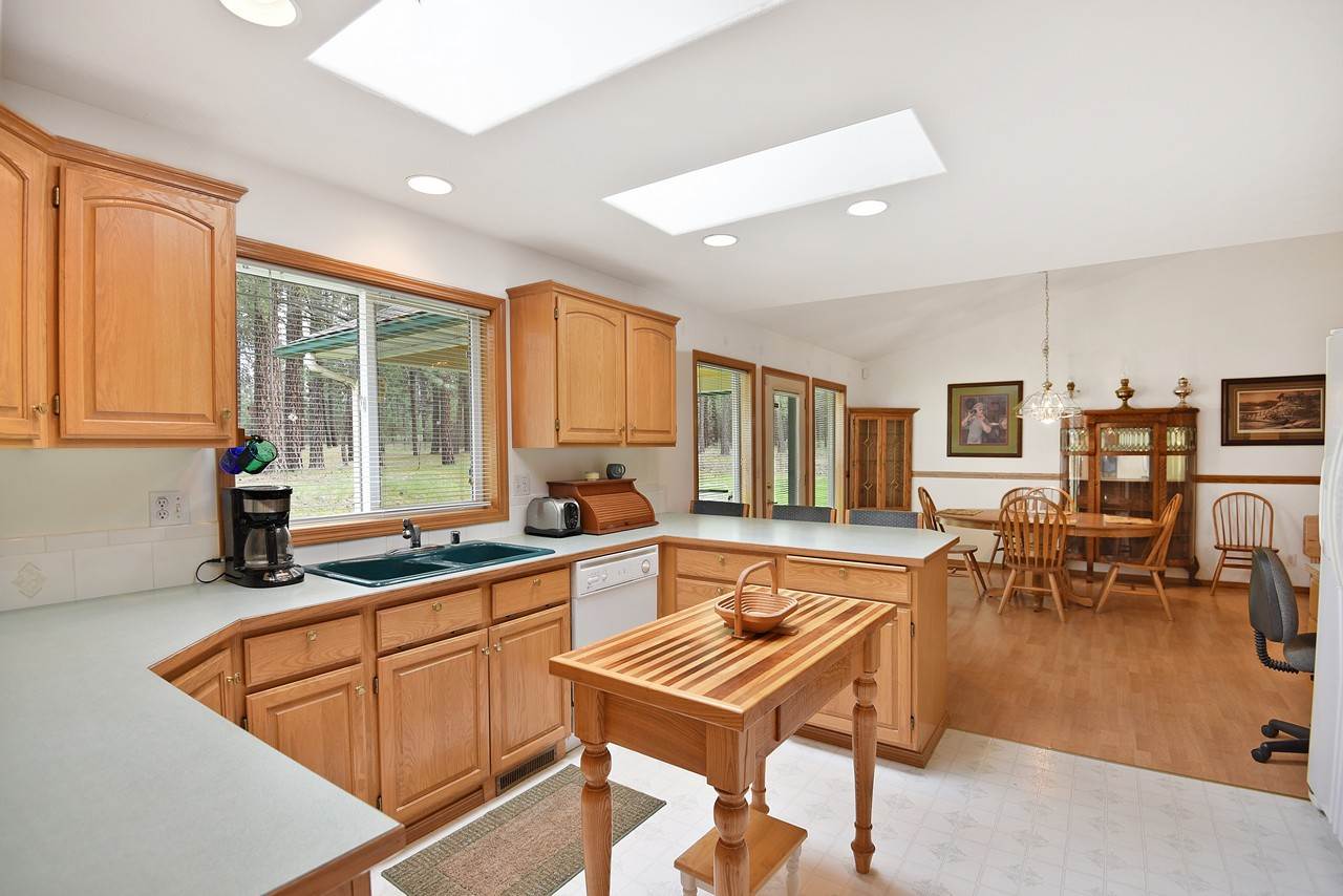 16524 North Yale Road Colbert, WA 99005 - Photo 10 of 20