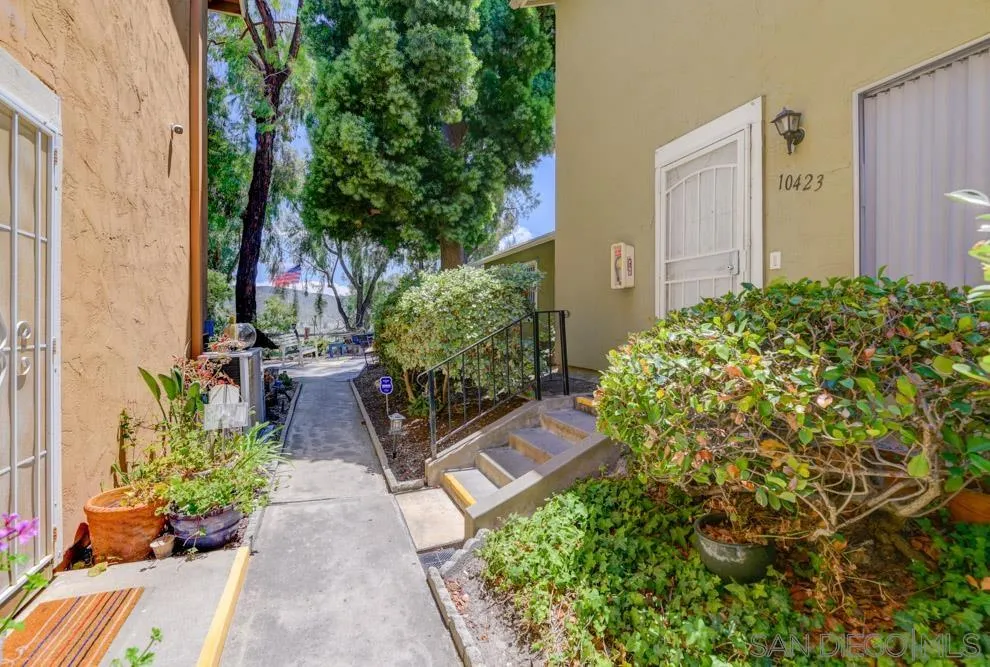 10423 Caminito Rimini San Diego, CA 92129 - Photo 23 of 25 a view of a backyard of the house